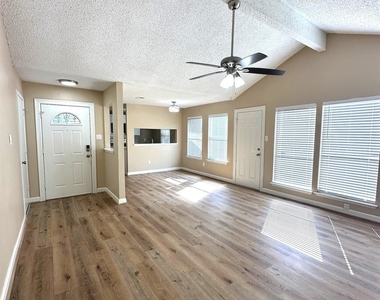 17712 Northhagen Drive - Photo Thumbnail 4