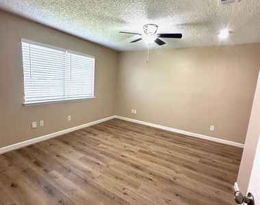 17712 Northhagen Drive - Photo Thumbnail 6