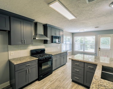 3231 Candlepine Drive - Photo Thumbnail 5