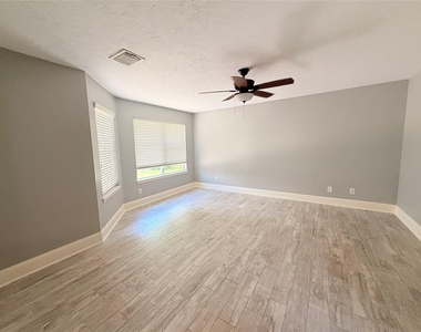 3231 Candlepine Drive - Photo Thumbnail 6