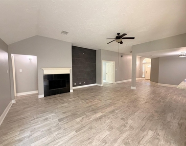 3231 Candlepine Drive - Photo Thumbnail 2