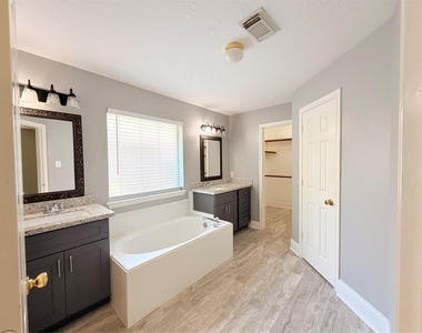 3231 Candlepine Drive - Photo Thumbnail 7