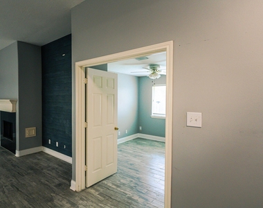 3231 Candlepine Drive - Photo Thumbnail 8