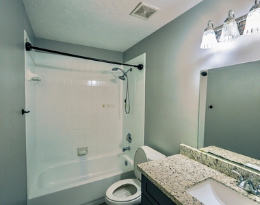 3231 Candlepine Drive - Photo Thumbnail 9