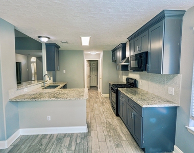 3231 Candlepine Drive - Photo Thumbnail 4