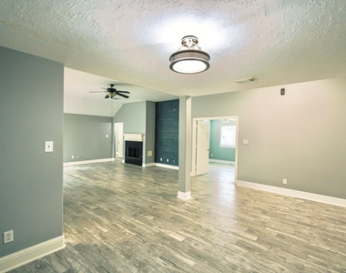 3231 Candlepine Drive - Photo Thumbnail 3