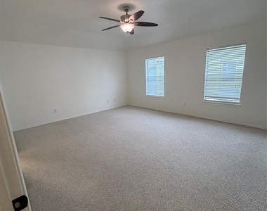 1421 W 26th Street - Photo Thumbnail 9