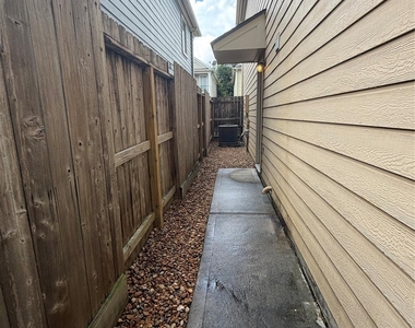 1421 W 26th Street - Photo Thumbnail 17