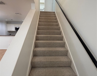 1421 W 26th Street - Photo Thumbnail 6