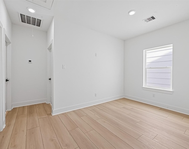955 Highland Light Lane - Photo Thumbnail 16