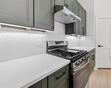 955 Highland Light Lane - Photo Thumbnail 10