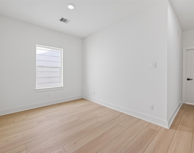 955 Highland Light Lane - Photo Thumbnail 17