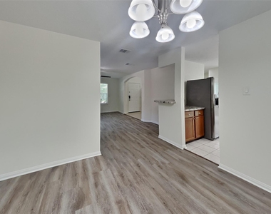 1611 Sterling Village Drive - Photo Thumbnail 5