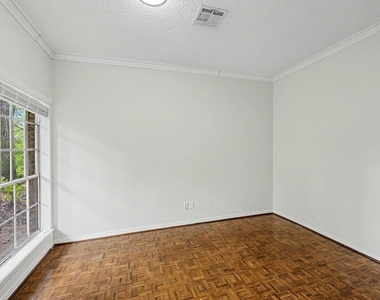10811 Hunters Forest Drive - Photo Thumbnail 3