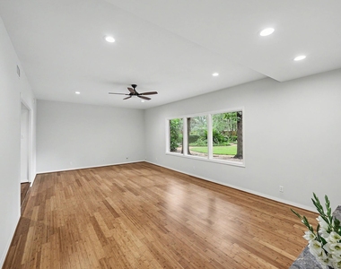 10811 Hunters Forest Drive - Photo Thumbnail 11