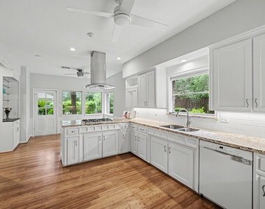 10811 Hunters Forest Drive - Photo Thumbnail 7