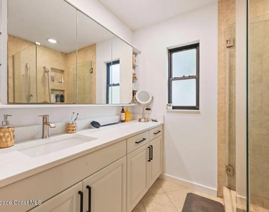 340 Greenway Avenue - Photo Thumbnail 15