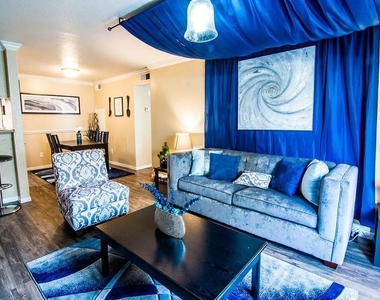 424 S Bender Avenue - Photo Thumbnail 1