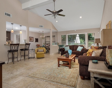 4 Postvine Court - Photo Thumbnail 11