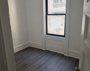 West 184th Street - Photo Thumbnail 11