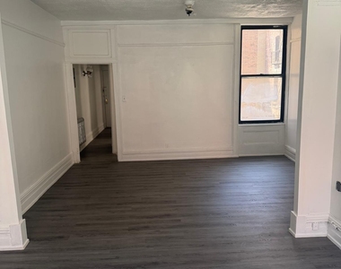 West 184th Street - Photo Thumbnail 8