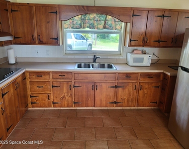 1333 Worth Court Ne - Photo Thumbnail 3