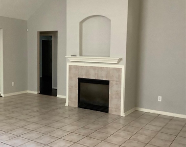 18215 Major Glen Circle - Photo Thumbnail 7