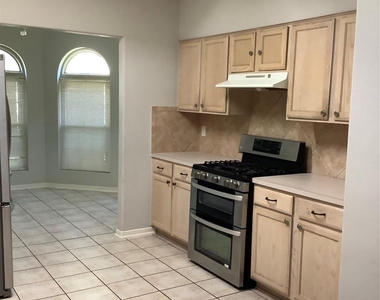18215 Major Glen Circle - Photo Thumbnail 4