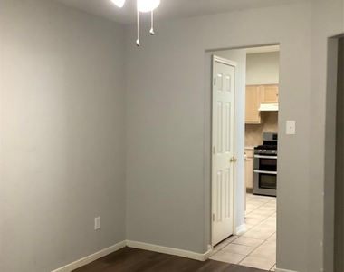 18215 Major Glen Circle - Photo Thumbnail 10