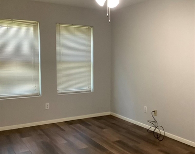 18215 Major Glen Circle - Photo Thumbnail 8