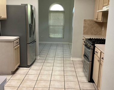18215 Major Glen Circle - Photo Thumbnail 3