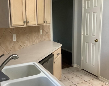 18215 Major Glen Circle - Photo Thumbnail 2