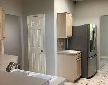 18215 Major Glen Circle - Photo Thumbnail 18