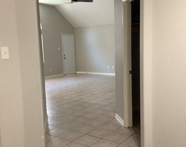 18215 Major Glen Circle - Photo Thumbnail 9