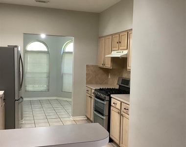 18215 Major Glen Circle - Photo Thumbnail 23