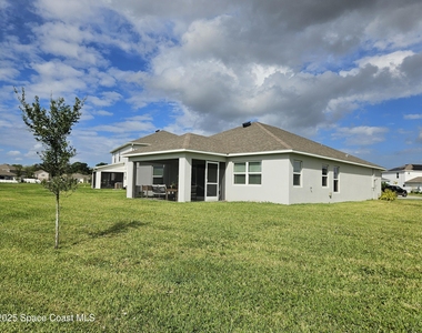 586 Cooper Court Sw - Photo Thumbnail 4