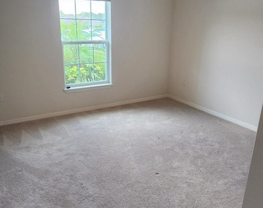 586 Cooper Court Sw - Photo Thumbnail 10
