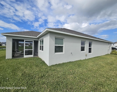 586 Cooper Court Sw - Photo Thumbnail 5