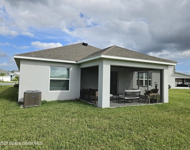 586 Cooper Court Sw - Photo Thumbnail 3