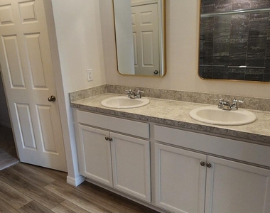 586 Cooper Court Sw - Photo Thumbnail 26