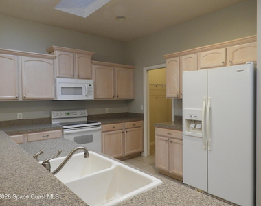 552 Wedge Court Se - Photo Thumbnail 9