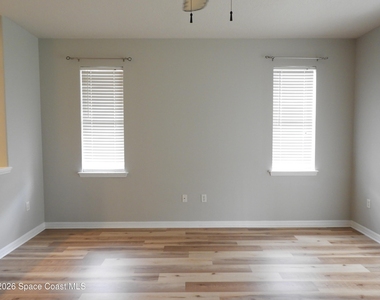 552 Wedge Court Se - Photo Thumbnail 6