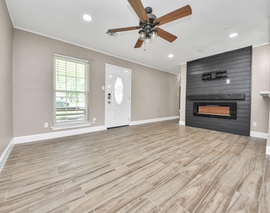 12733 7th Street - Photo Thumbnail 3