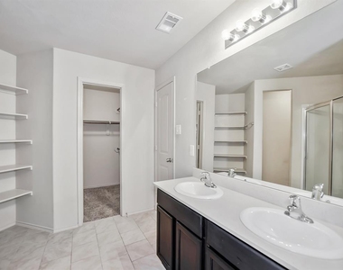 7238 Basque Country Drive - Photo Thumbnail 14