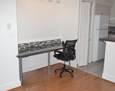 12100 Melville Drive - Photo Thumbnail 9