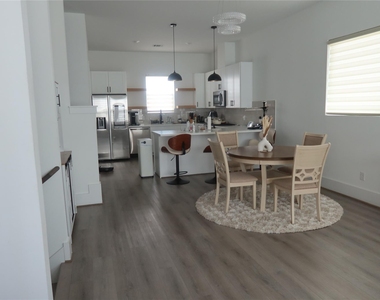 4810 Cochran Street - Photo Thumbnail 10