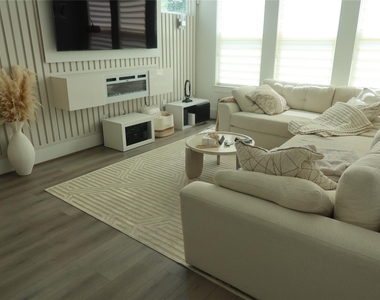 4810 Cochran Street - Photo Thumbnail 8