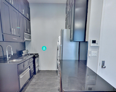 West 14th Street - Photo Thumbnail 1