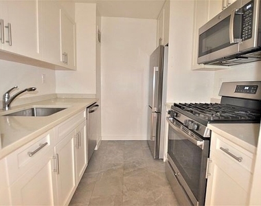 East 49 Street - Photo Thumbnail 2
