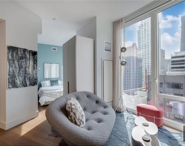 East 44th Street - Photo Thumbnail 3